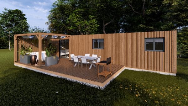 Module d'habitation en bois moderne avec terrasse aménagée et pergola, intégré dans un environnement verdoyant.