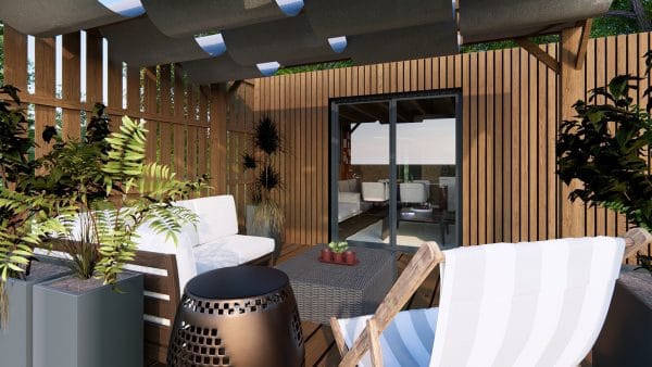 Terrasse couverte moderne d'un module en bois avec bardage vertical, équipée de mobilier d'extérieur confortable et agrémentée de plantes vertes.