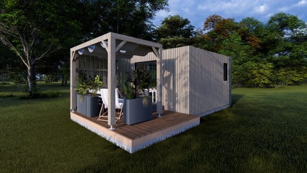 Module en bois moderne "Le Nest" avec pergola et terrasse, installé dans un cadre naturel verdoyant.
