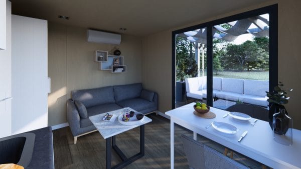 Intérieur moderne d'un module en bois avec salon et espace repas lumineux donnant sur une terrasse ombragée.