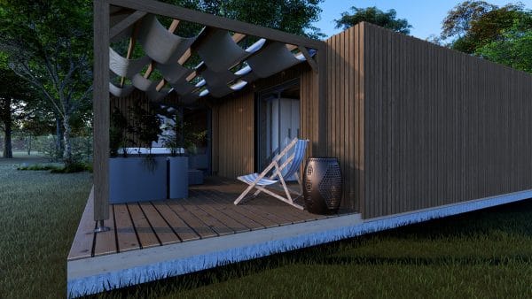 Terrasse moderne en bois d'un module d'habitation écologique avec pergola textile et chaise longue