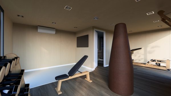 Salle de sport moderne et lumineuse, aménagée dans un module en bois avec des équipements en bois et métal, un banc de musculation, et un rameur.